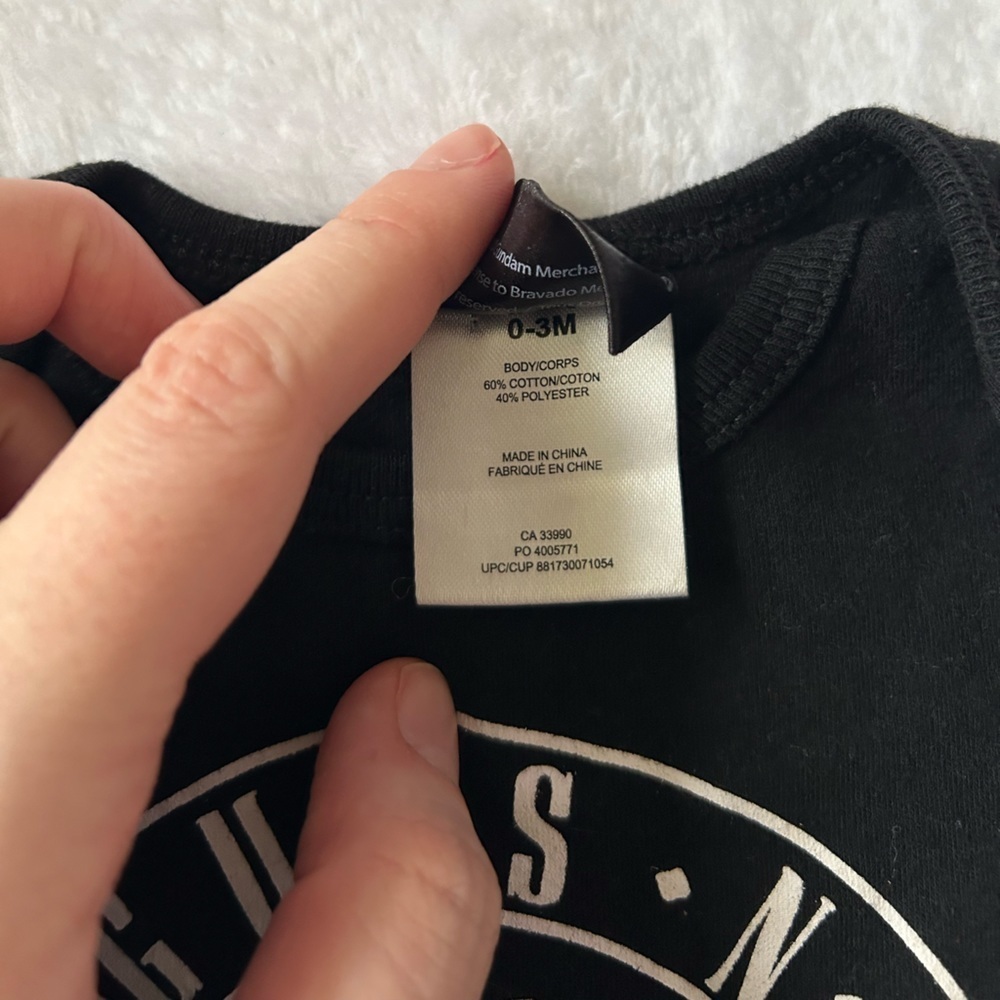 Guns N Roses onesie - Picture 4 of 6